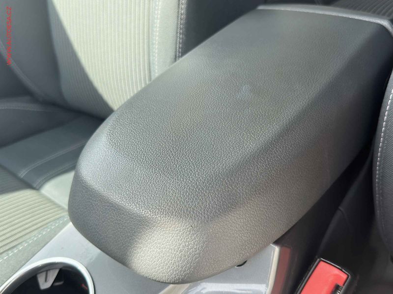 Ford C-MAX (2012) 2.0TDCi, AC, kamera - fotka 18 z 20