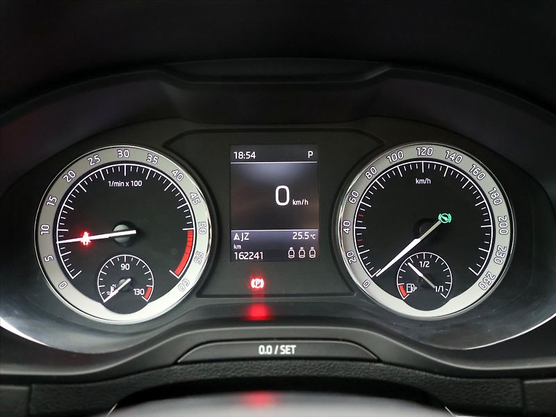 Škoda Karoq 1,6 TDI DSG Style Sport Navi - fotka 18 z 39