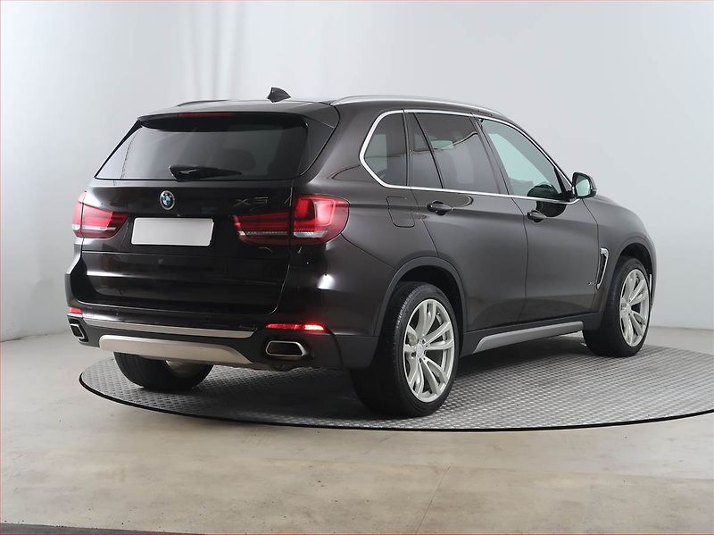 BMW X5 (2017) xDrive40d - fotka 5 z 21