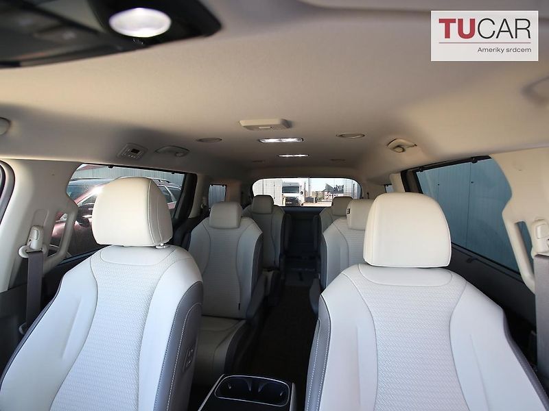 Kia Carnival (2024) 1.6 HEV Automat 6+3 Místa  - fotka 29 z 40
