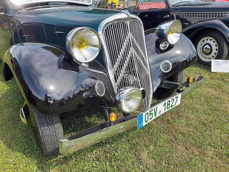 Unikátní hasičský vůz z roku 1931 kdysi sloužil dobrušským hasičům, dnes je klubovým vozidlem Podorlického Veteran Car Clubu.