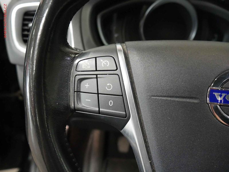 Volvo V40 (2014) 1.6 D2, servis.kniha - fotka 15 z 20