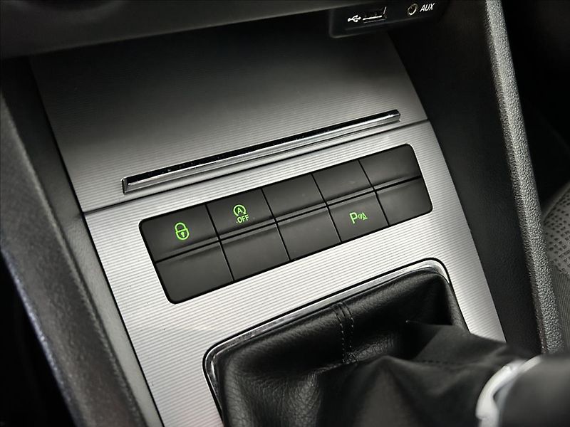 Škoda Octavia 1,8   TSI 132kW,STYLE,2.MAJITE - fotka 18 z 24