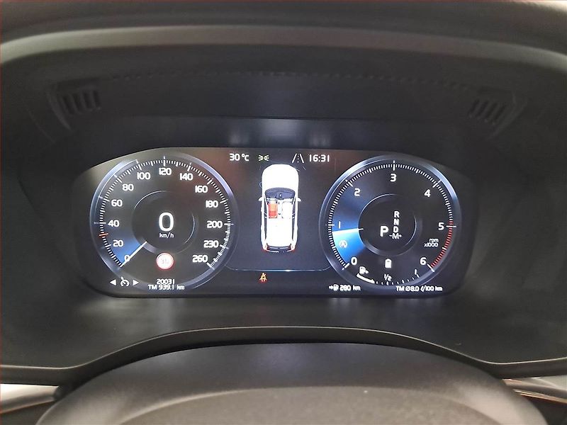 Volvo XC60 (2020) B4 AWD - fotka 11 z 18