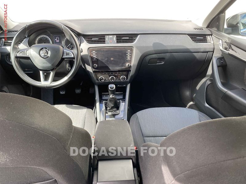 Škoda Octavia (2017) 1.6 TDi, 2.maj,ČR, Style, LED - fotka 8 z 16