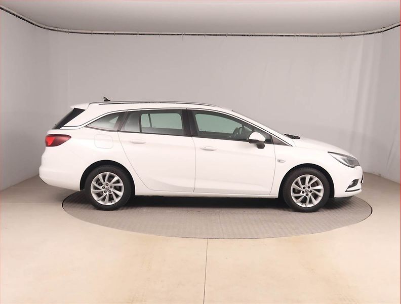 Opel Astra (2019) 1.6 CDTI, Navi, Tempomat - fotka 6 z 16
