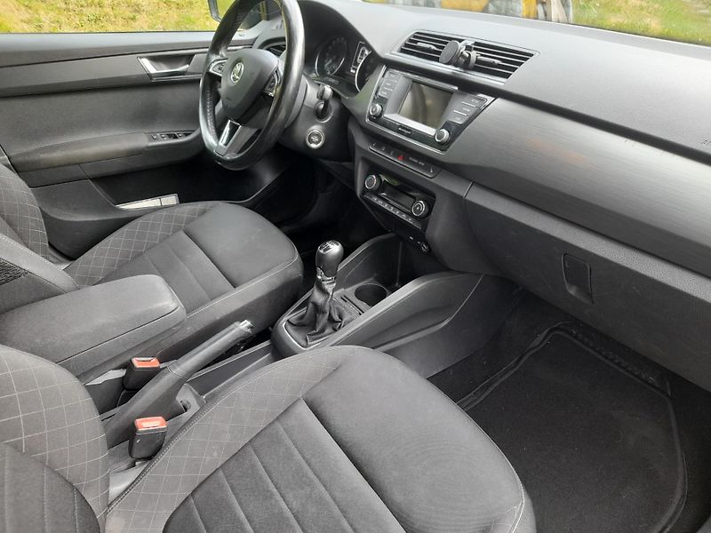 Škoda Fabia (2015) 1.4TDI(77kW)style,kombi,8/2028 - fotka 6 z 19