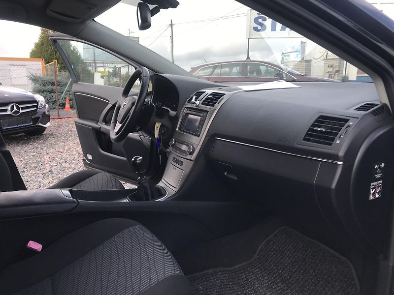 Toyota Avensis 1.8 í 108 KW,KOMBI,KLIMA... - fotka 12 z 18