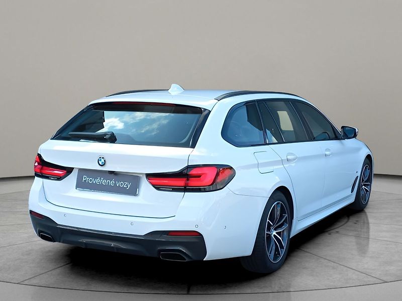 BMW Řada 5 530d Touring xDrive M-paket - fotka 2 z 26