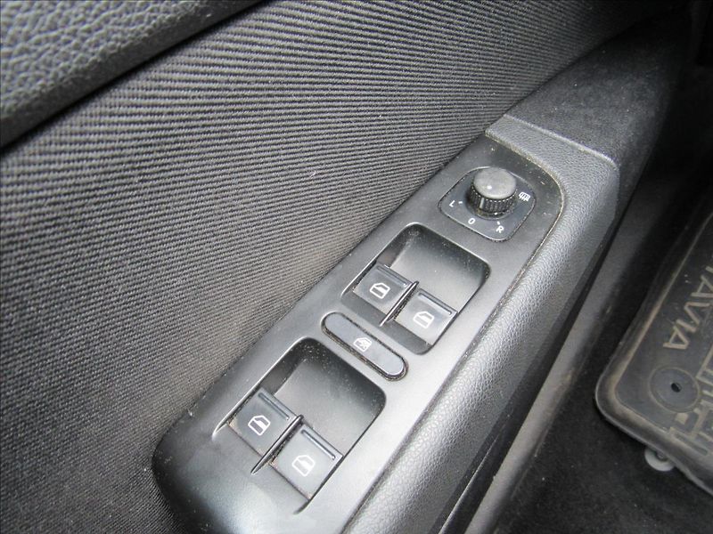 Škoda Superb 1,9 TDi 77kW Combi - fotka 24 z 30