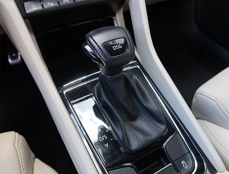 Škoda Karoq (2017) Style Plus 1.5 TSI - fotka 13 z 26