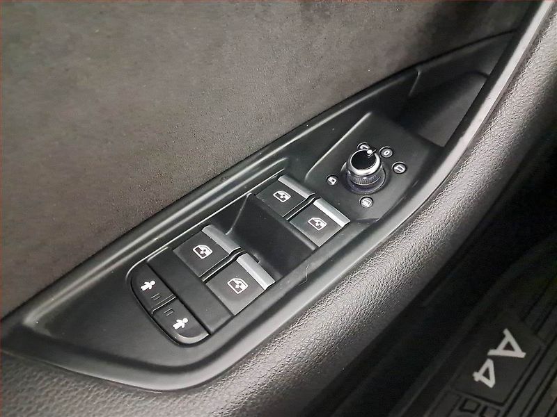 Audi A4 (2019) 40 TDI - fotka 16 z 24