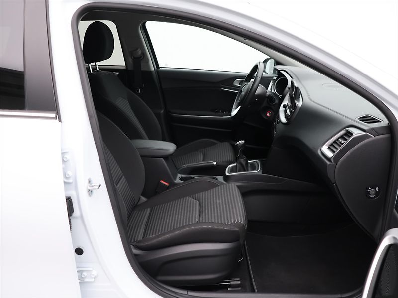 Kia Ceed 1,5 T-GDI 117kW TOP DPH CZ 1.M - fotka 12 z 32