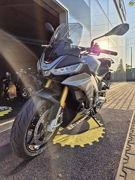 Aprilia Tuono V4 1100 RR (2024) E5 - AKČNÍ CENA - fotka 29 z 38