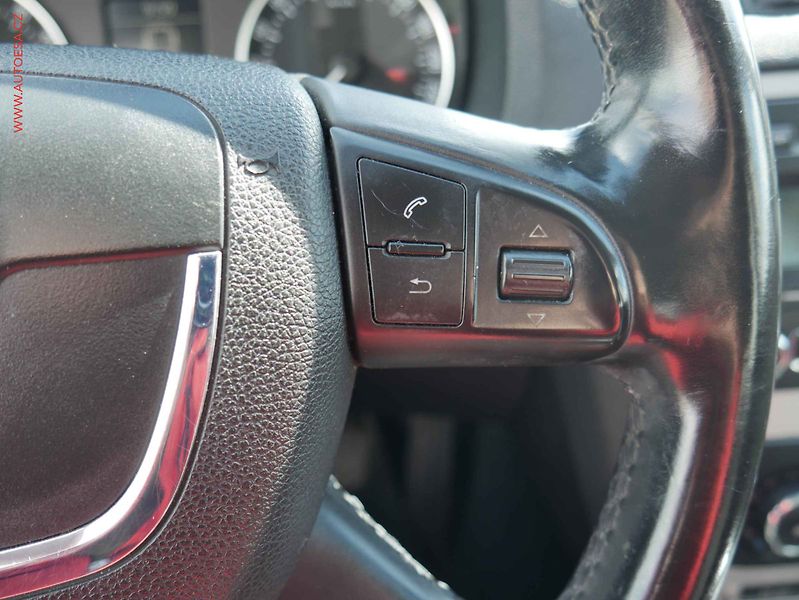 Škoda Octavia (2010) 1.6TDi, ČR, autoAC - fotka 16 z 24