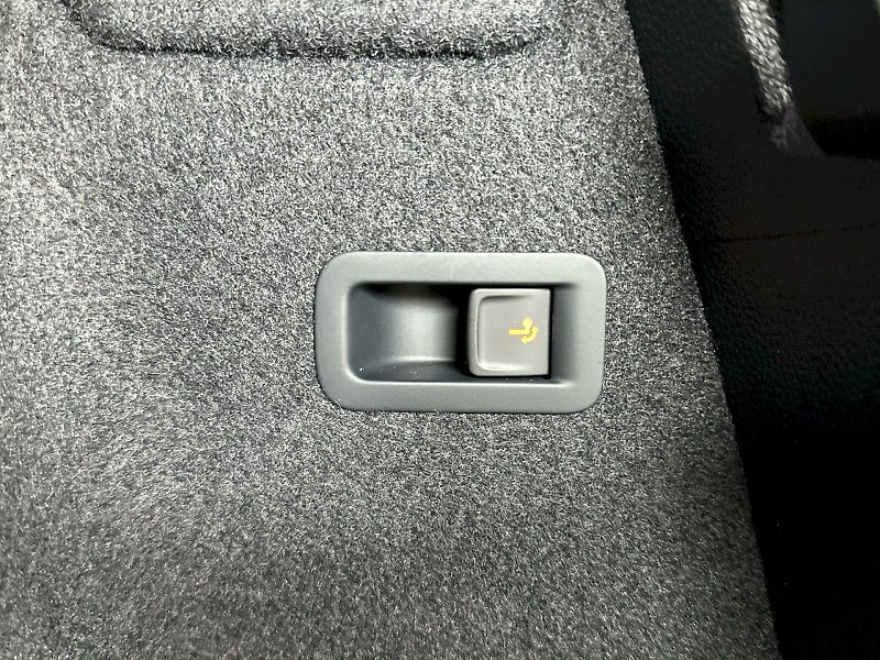 Škoda Karoq (2025) DSG 2.0TDI 110kW 4x4 SportLine - fotka 31 z 33