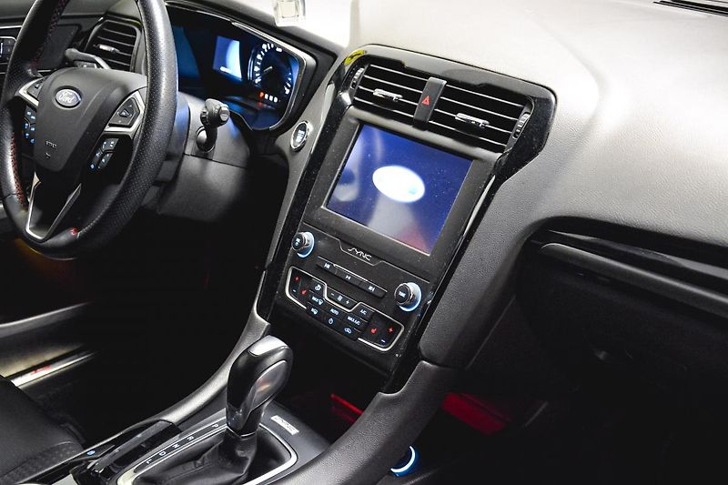 Ford Mondeo (2021) 2.0 138kw Hybrid ecvT TITANIUM - fotka 30 z 32