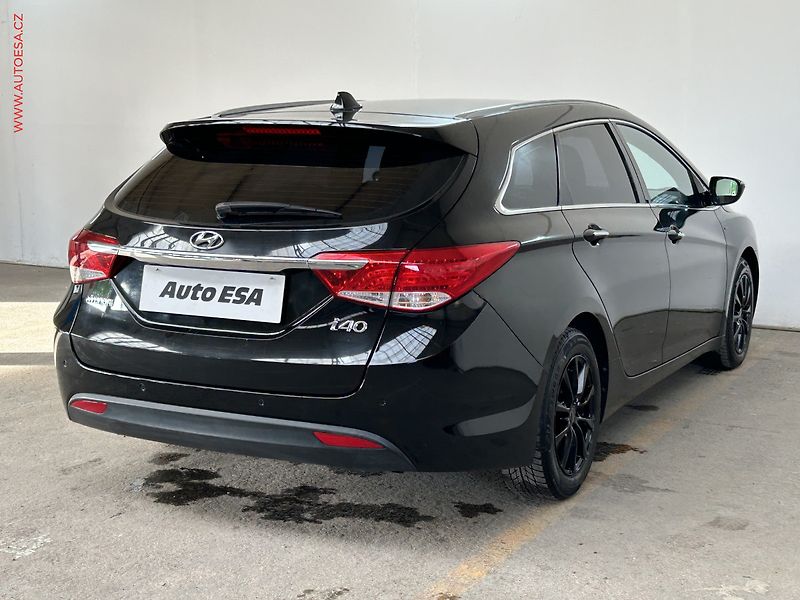 Hyundai i40 (2012) 1.6 GDI, AC, výhřev sed. - fotka 4 z 17