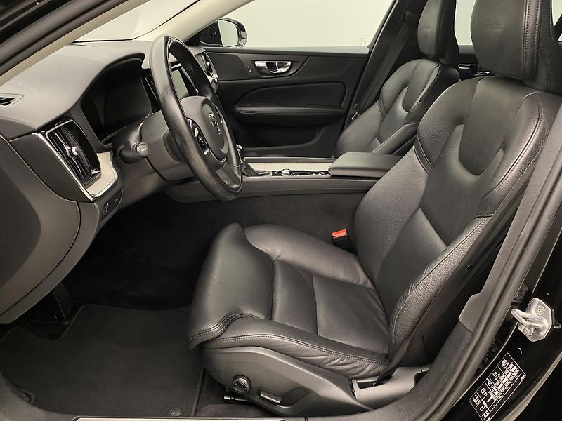 Volvo V60 D3 AWD INSCRIPTION REZERVACE - fotka 3 z 42
