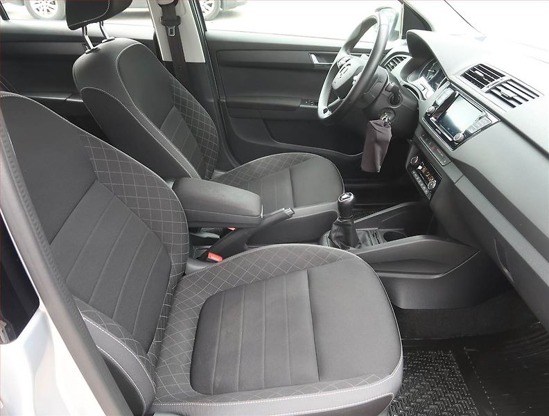 Škoda Fabia (2022) 1.0 TSI, Serv.kniha - fotka 9 z 17