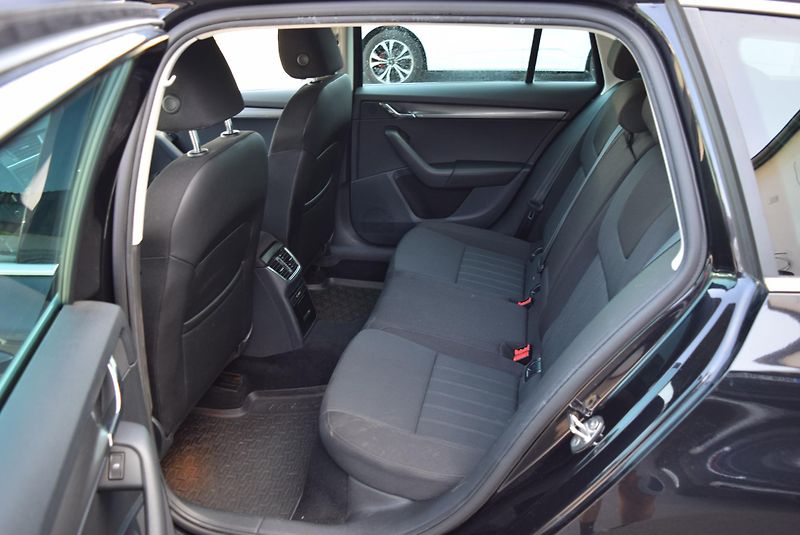 Škoda Octavia (2019) 1.5TSI 110kw AMBITION LED APP - fotka 16 z 49