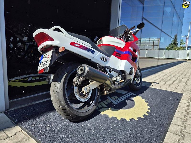 Honda CBR 1000 F (1996) - fotka 4 z 18