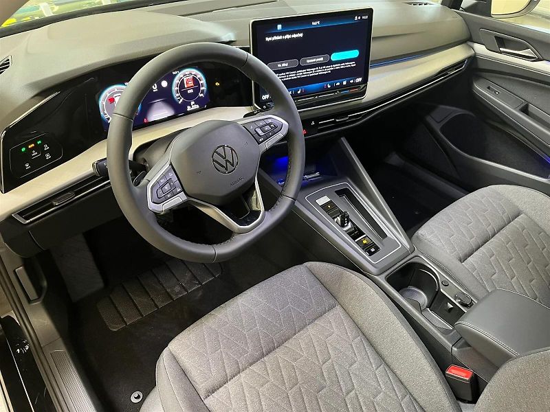 Volkswagen Golf (2025) 1.5 eTSI DSG People - fotka 4 z 4