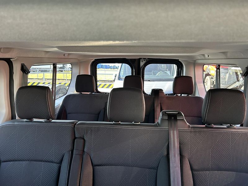 Renault Trafic (2026) COMBI L2H1 170k AT9 RED 9 MÍST - fotka 36 z 37