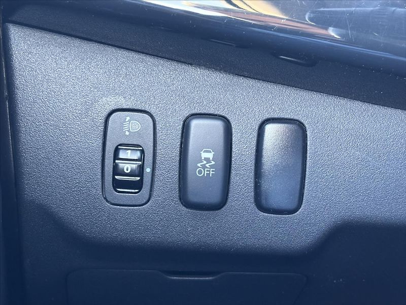 Mitsubishi Lancer 1,6 i 86kW Inform ČR 2xKOLA - fotka 22 z 28