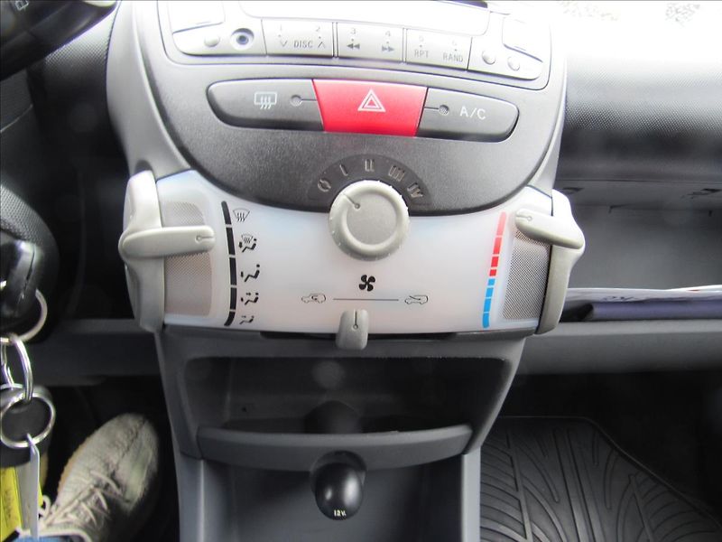 Citroën C1 1,0 i 50 KW Klima - fotka 16 z 25