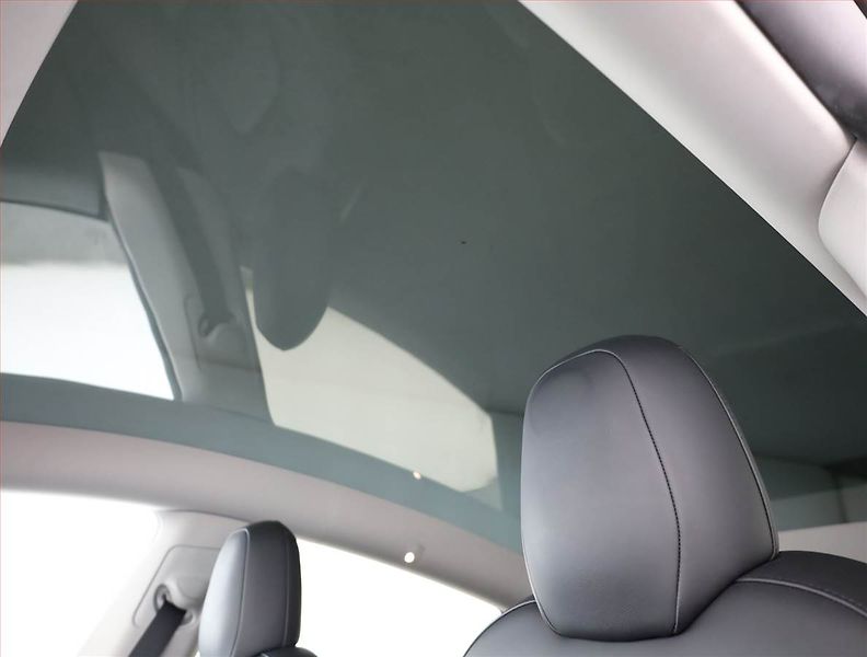Tesla Model Y (2022) Long Range AWD 75kWh, SoH 97% - fotka 15 z 19