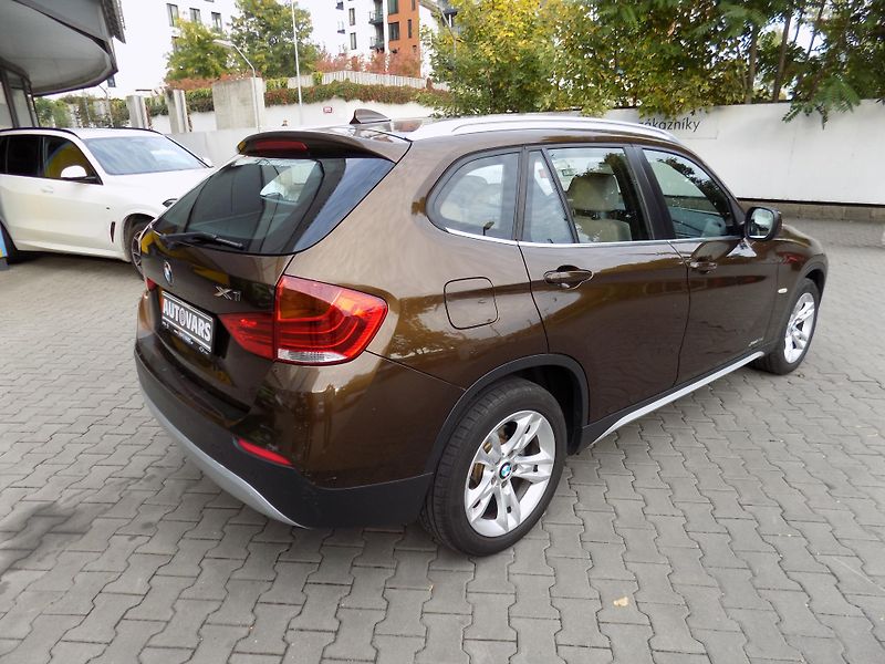 BMW X1 (2011) 2.3 D X-Drive - fotka 7 z 13