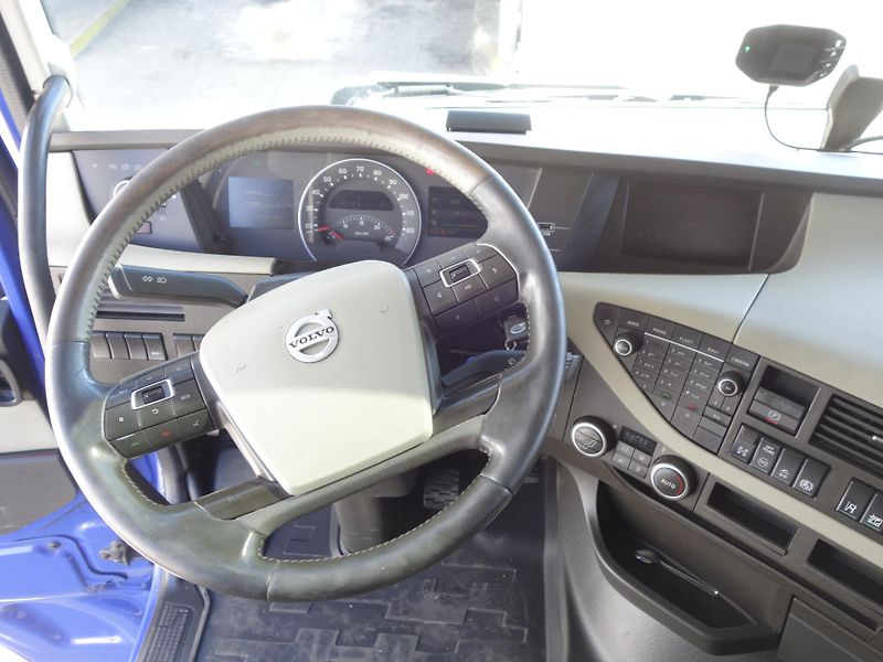 Volvo FH (2017) 500 6x4, 3-stranná sklápěčka - fotka 40 z 42