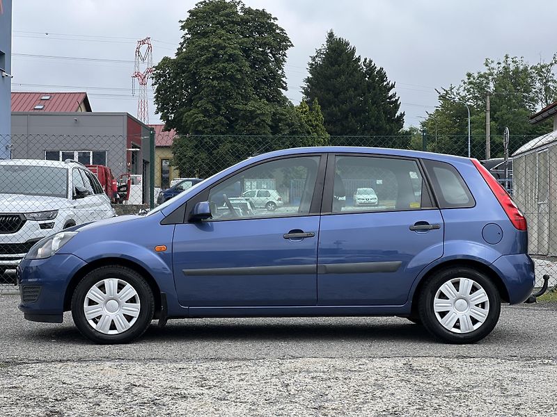 Ford Fiesta 1.3i 51Kw ČR TAŽNÉ KLIMA - fotka 4 z 36