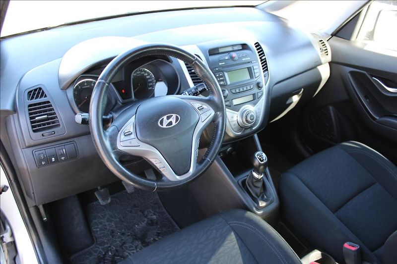 Hyundai ix20 1,4 i  ČR, DIG. KLIMA, ASR - fotka 10 z 25