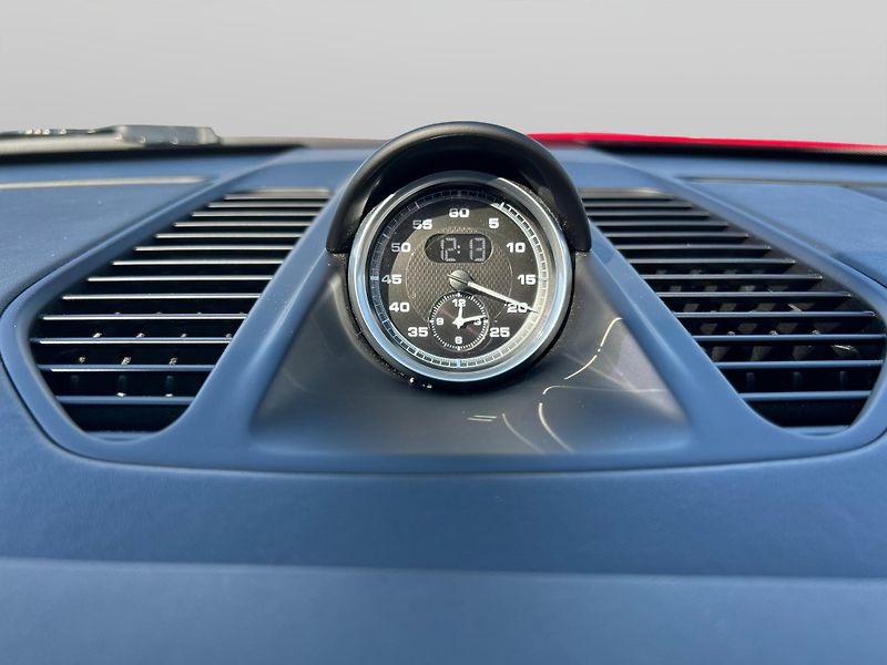 Porsche 911 Carrera 4 GTS Coupe - fotka 28 z 29