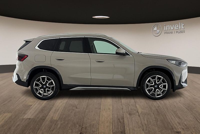 BMW X1 sDrive18d - fotka 2 z 22