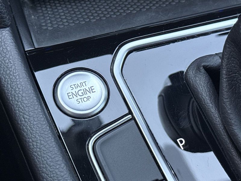 Volkswagen Passat (2021) Variant 1.5 TSI DSG Elegance - fotka 21 z 30