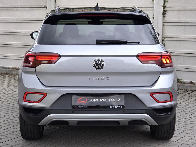 Volkswagen T-Roc 1,5 TSi 110kW DSG Life Tov.zár - fotka 5 z 22