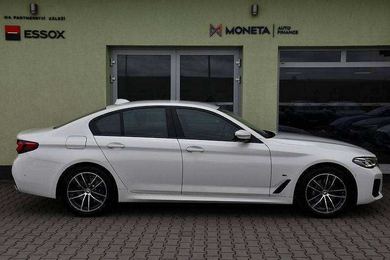BMW Řada 5 530e PHEV M-SPORT xD HUD 1M ČR - fotka 13 z 39