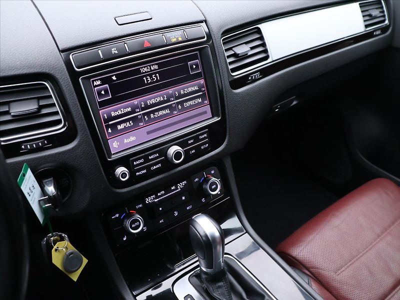 Volkswagen Touareg 3,0 TDI 193kW CZ Masaj DPH - fotka 22 z 36