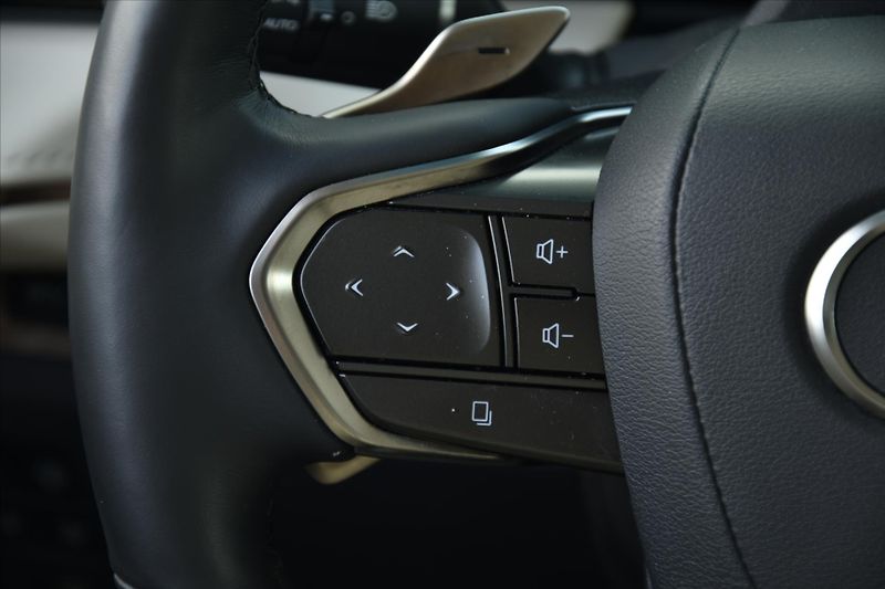 Lexus LM 350h  2.5 HEV LUXURY 7 MÍST ČR - fotka 16 z 39
