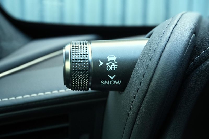 Lexus LC 500h 3.5L V6, Kamera, HUD,Ventilace - fotka 14 z 31