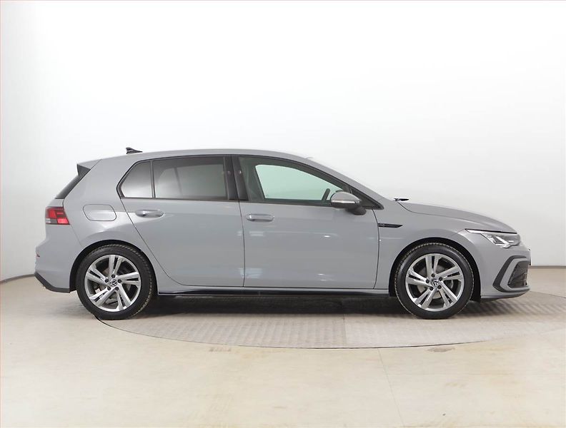 Volkswagen Golf (2021) R-Line 1.5 TSI, Kůže, Navi - fotka 6 z 20