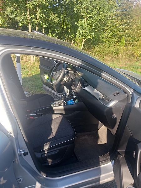 Renault Captur (2023) plug in hybrid - fotka 10 z 14