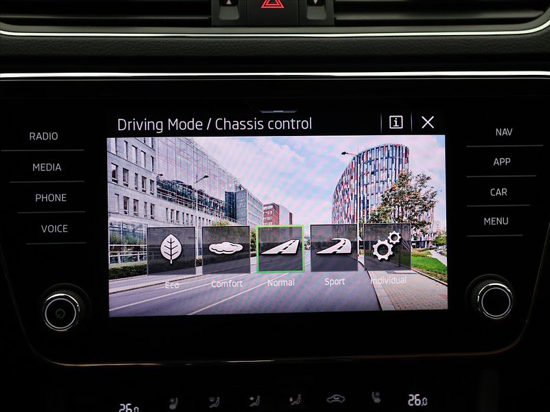 Škoda Superb 2,0 TDI 110kW L&K DSG DPH CZ - fotka 25 z 37
