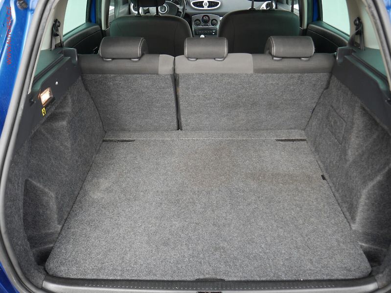 Renault Clio (2011) 1.2i, 1.maj,ČR, AC, park - fotka 7 z 16