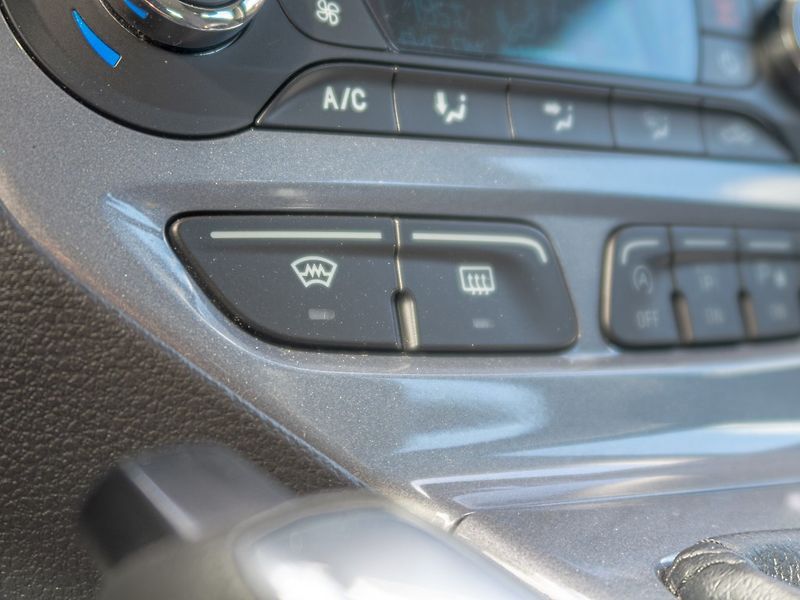 Ford Focus (2012) 1.6i 16V 110KW – VÝBAVA! - fotka 26 z 46