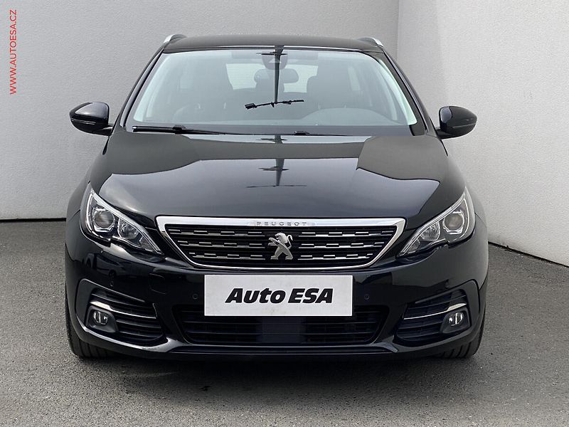 Peugeot 308 (2019) 1.2PT, Allure, navi - fotka 2 z 15