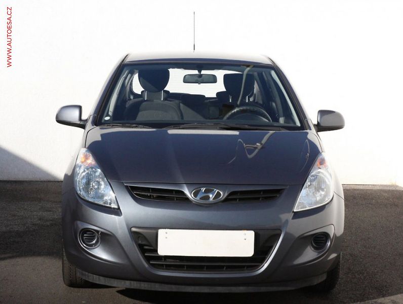 Hyundai i20 (2011) 1.2, 1.maj,ČR - fotka 2 z 3